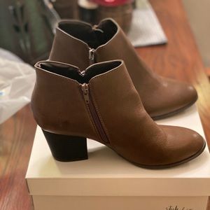 Women’s Leather Ankle Boots w/ Heel - Size 11